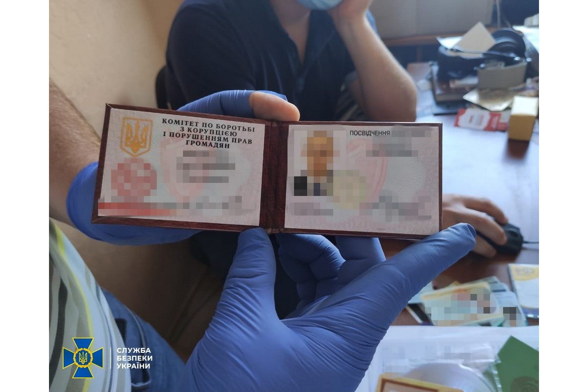 Мешканці Дніпра входили до міжрегіональної злочинної групи, яка легалізувала іноземців Мешканці Дніпра входили до міжрегіональної злочинної групи, яка легалізувала іноземців