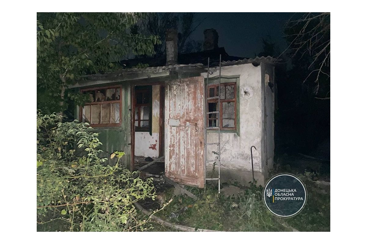 Вбили, сховали та підпалили: на Донеччині двох молодиків заарештовано за підозрою у подвійному вбивстві Вбили, сховали та підпалили: на Донеччині двох молодиків заарештовано за підозрою у подвійному вбивстві