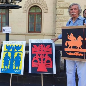 Українські витинанки у Німеччині демонструє Володимир Рак з Києва Українські витинанки у Німеччині демонструє Володимир Рак з Києва