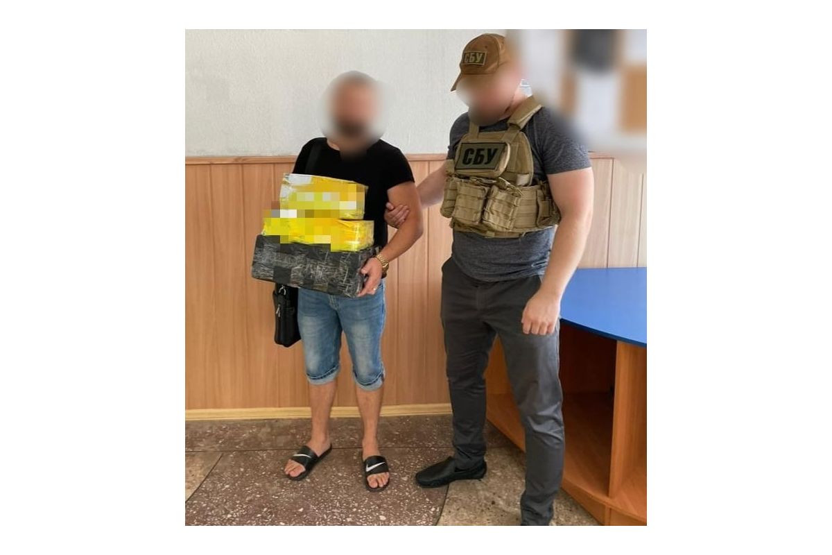 На контрабанді культурних цінностей до Німеччини викрито мешканця міста Суми На контрабанді культурних цінностей до Німеччини викрито мешканця міста Суми
