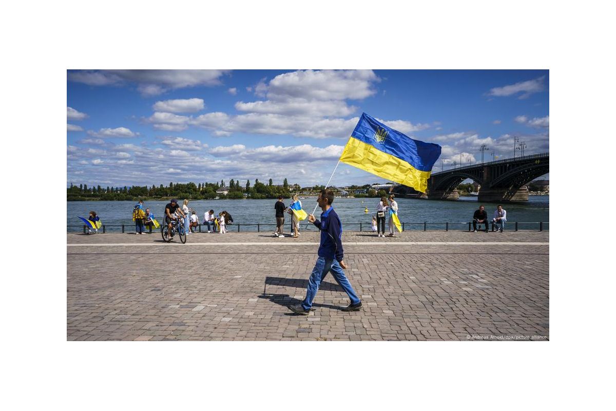 Дозвіл на виїзд 18-22-річних чоловіків за кордон України: якими будуть наслідки? Дозвіл на виїзд 18-22-річних чоловіків за кордон України: якими будуть наслідки?