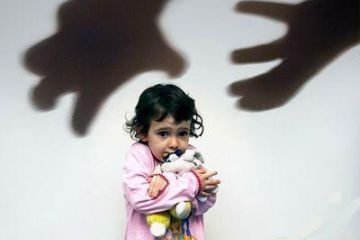 Жінку можуть позбавити батьківських прав за побиття сина в таксі Жінку можуть позбавити батьківських прав за побиття сина в таксі