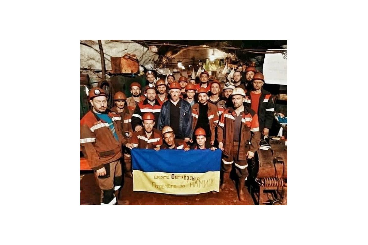 У Кривому Розі до страйкуючих шахтарів приєдналися дві жінки-сигналістки У Кривому Розі до страйкуючих шахтарів приєдналися дві жінки-сигналістки