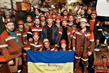 У Кривому Розі до страйкуючих шахтарів приєдналися дві жінки-сигналістки У Кривому Розі до страйкуючих шахтарів приєдналися дві жінки-сигналістки