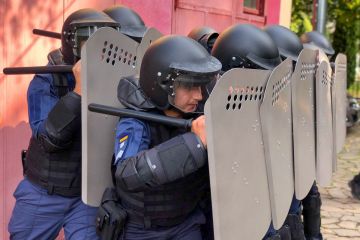 По всій Україні судові охоронці разом з іншими силовиками продовжують відпрацьовувати різні варіанти захисту об’єктів судової влади По всій Україні судові охоронці разом з іншими силовиками продовжують відпрацьовувати різні варіанти захисту об’єктів судової влади