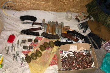 Інформаційне агентство : Під підозрою опинився херсонець, який закинув гранату сусіду на подвір’я Інформаційне агентство : Під підозрою опинився херсонець, який закинув гранату сусіду на подвір’я