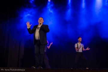 IGOR MIZRAKH'S UNEASY SIMPLICITY IGOR MIZRAKH'S UNEASY SIMPLICITY