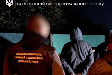 1 000 доларів США вимагали офіцери поліції за приховування незаконної оборудки: Полтавська спецпрокуратура 1 000 доларів США вимагали офіцери поліції за приховування незаконної оборудки: Полтавська спецпрокуратура