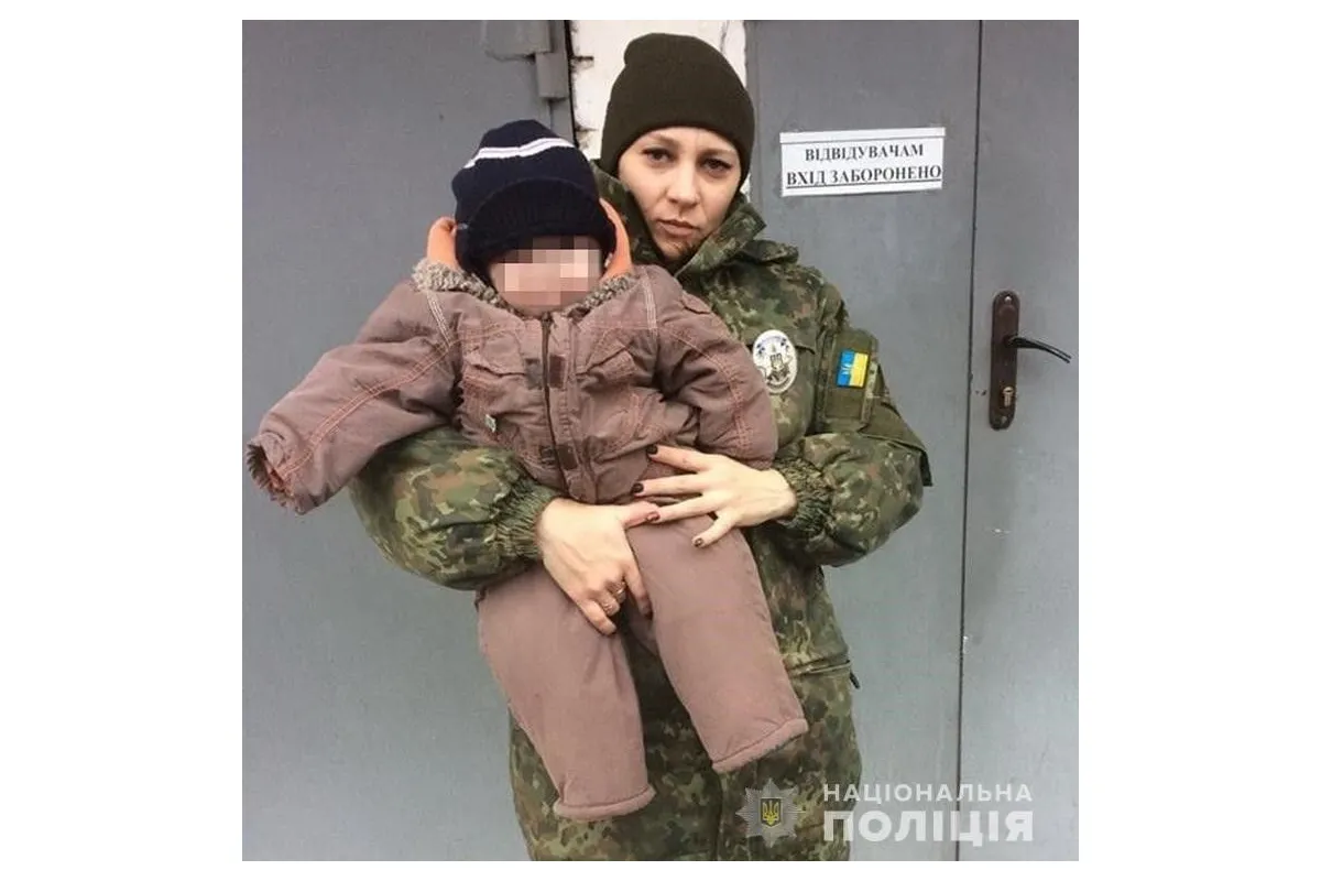 На Луганщині поліцейські вилучили 6-ти місячне немовля у горе-матері