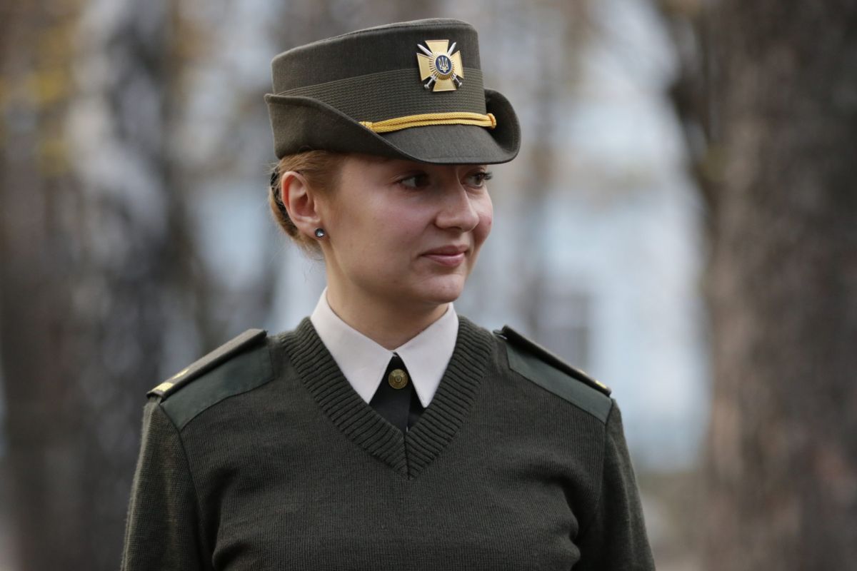 У Міністерстві оборони розробили новий одяг для військових-жінок У Міністерстві оборони розробили новий одяг для військових-жінок