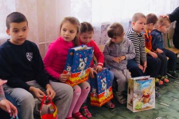 Петровский Александр Владимирович: Представитель Украинской православной церкви вместе с Международным благотворительным фондом Александра Петровского «Солидарность» посетили центр социальной реабилитации для детей Петровский Александр Владимирович: Представитель Украинской православной церкви вместе с Международным благотворительным фондом Александра Петровского «Солидарность» посетили центр социальной реабилитации для детей