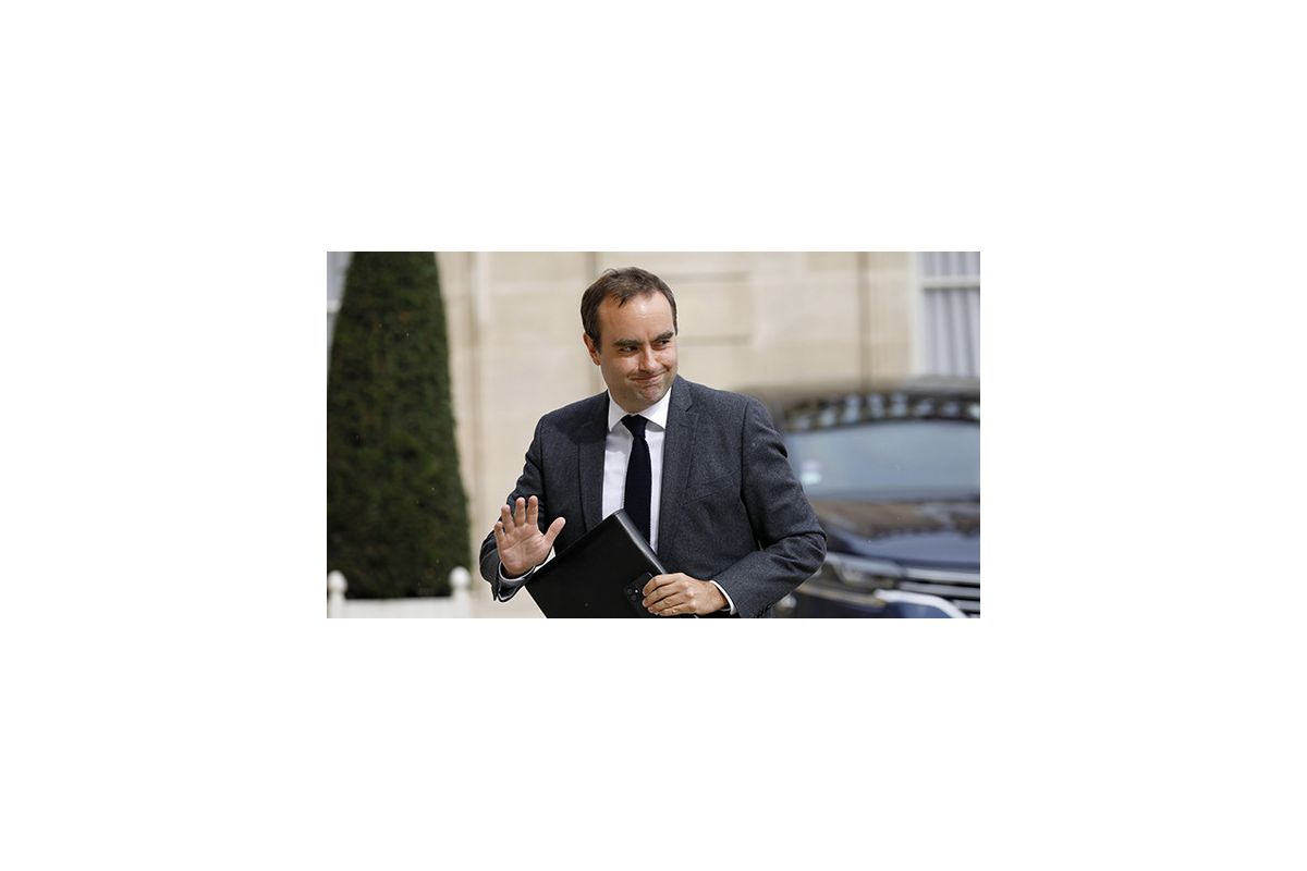 В Україну прибув із візитом глава міноборони Франції Себастьєн Лекорню В Україну прибув із візитом глава міноборони Франції Себастьєн Лекорню