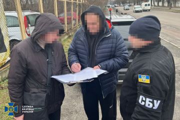 СБУ затримала у Києві колаборанта, який допоміг рашистам перейменувати вулиці на тимчасово окупованій Луганщині СБУ затримала у Києві колаборанта, який допоміг рашистам перейменувати вулиці на тимчасово окупованій Луганщині