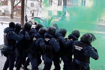 Тренування охоронців Феміди: виття сирен, димові завіси, ляскання щитів  Тренування охоронців Феміди: виття сирен, димові завіси, ляскання щитів