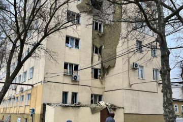 Наслідки сьогоднішнього обстрілу обласної клінічної лікарні у Херсоні Наслідки сьогоднішнього обстрілу обласної клінічної лікарні у Херсоні