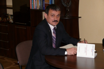 Судья КСУ, которого уволил Зеленский, получил от государства огромную квартиру в центре Киева стоимостью больше 10 млн.грн Судья КСУ, которого уволил Зеленский, получил от государства огромную квартиру в центре Киева стоимостью больше 10 млн.грн