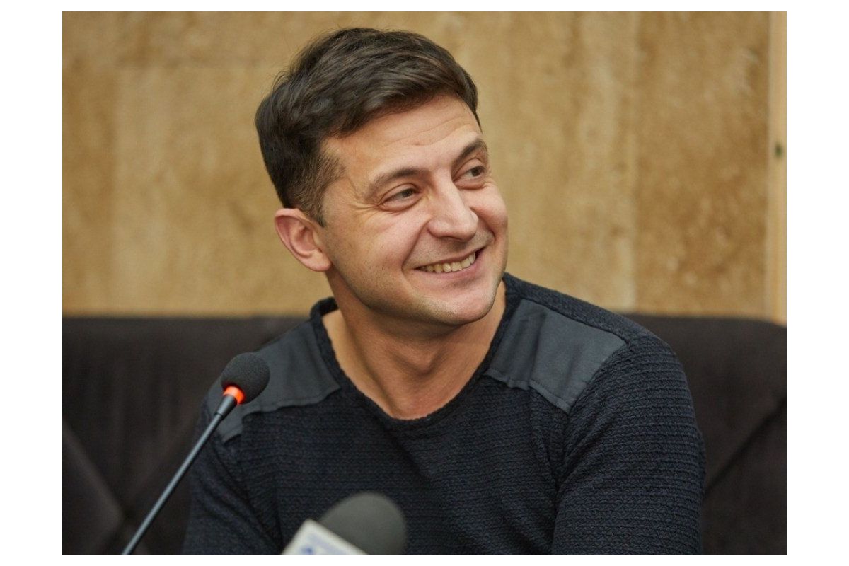 Володимир Зеленський адресував українцям двомовне великоднє привітання Володимир Зеленський адресував українцям двомовне великоднє привітання