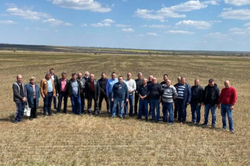 Юрист Бардук пытается уговорить аграриев Одесской области провести реорганизацию сельхозхозяйств Юрист Бардук пытается уговорить аграриев Одесской области провести реорганизацию сельхозхозяйств