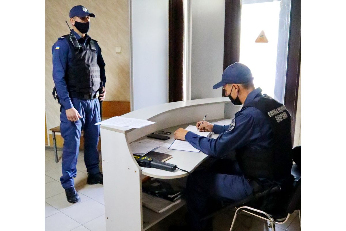 Понад півтисячі установ судової влади вже перейшли під захист Служби судової охорони Понад півтисячі установ судової влади вже перейшли під захист Служби судової охорони