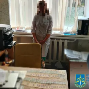 ​Вимагала хабар за оформлення інвалідності дитині – на Київщині викрито лікаря-психіатра
