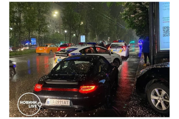 В Киеве задержали в неадекватном состоянии экс-игрока Шахтера и сборной Украины Вячеслава Шевчука. ВИДЕО В Киеве задержали в неадекватном состоянии экс-игрока Шахтера и сборной Украины Вячеслава Шевчука. ВИДЕО