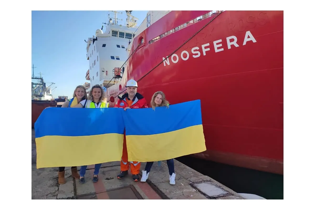 27 травня українське науково-дослідне судно "Ноосфера" завершило перший антарктичний сезон