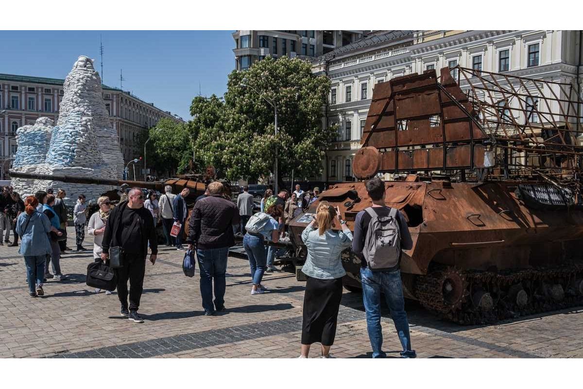 До війни проти України, росія мала на озброєнні близько 3 тисяч сучасних танків і вже понад 30% знищили наші захисники за 3 місяці війни До війни проти України, росія мала на озброєнні близько 3 тисяч сучасних танків і вже понад 30% знищили наші захисники за 3 місяці війни