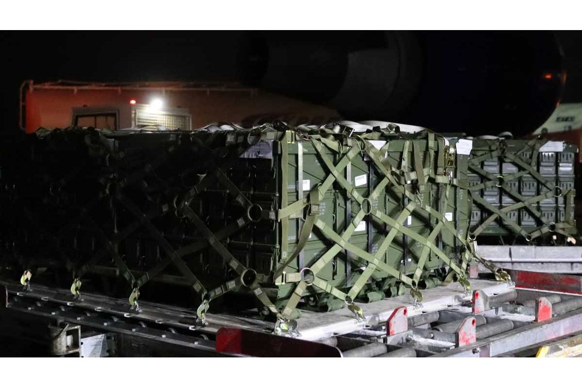 Чому зброя так довго їде до України Чому зброя так довго їде до України