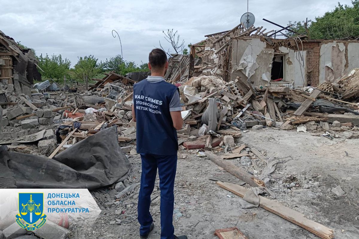 Прокурори документують черговий воєнний злочин армії рф у Селидовому: серед населення є жертви Прокурори документують черговий воєнний злочин армії рф у Селидовому: серед населення є жертви