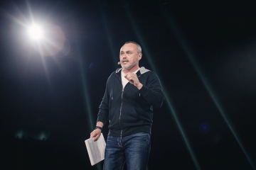 Криминальный олигарх из 90-х Евгений Черняк перестал платить налоги и заговорил о любви Криминальный олигарх из 90-х Евгений Черняк перестал платить налоги и заговорил о любви