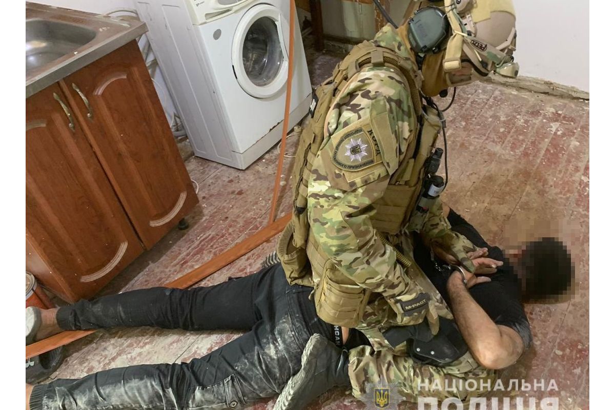 На Дніпропетровщині затримали іноземців, які грабували пенсіонерів На Дніпропетровщині затримали іноземців, які грабували пенсіонерів