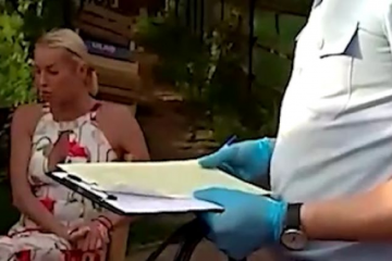 Волочкова через лес пробралась в закрытое на карантин село и получила от полиции два админпротокола. Видео Волочкова через лес пробралась в закрытое на карантин село и получила от полиции два админпротокола. Видео