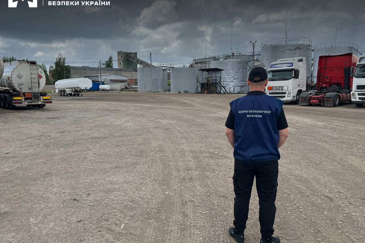 БЕБ вилучило фальсифіковане пальне на 260 млн грн БЕБ вилучило фальсифіковане пальне на 260 млн грн