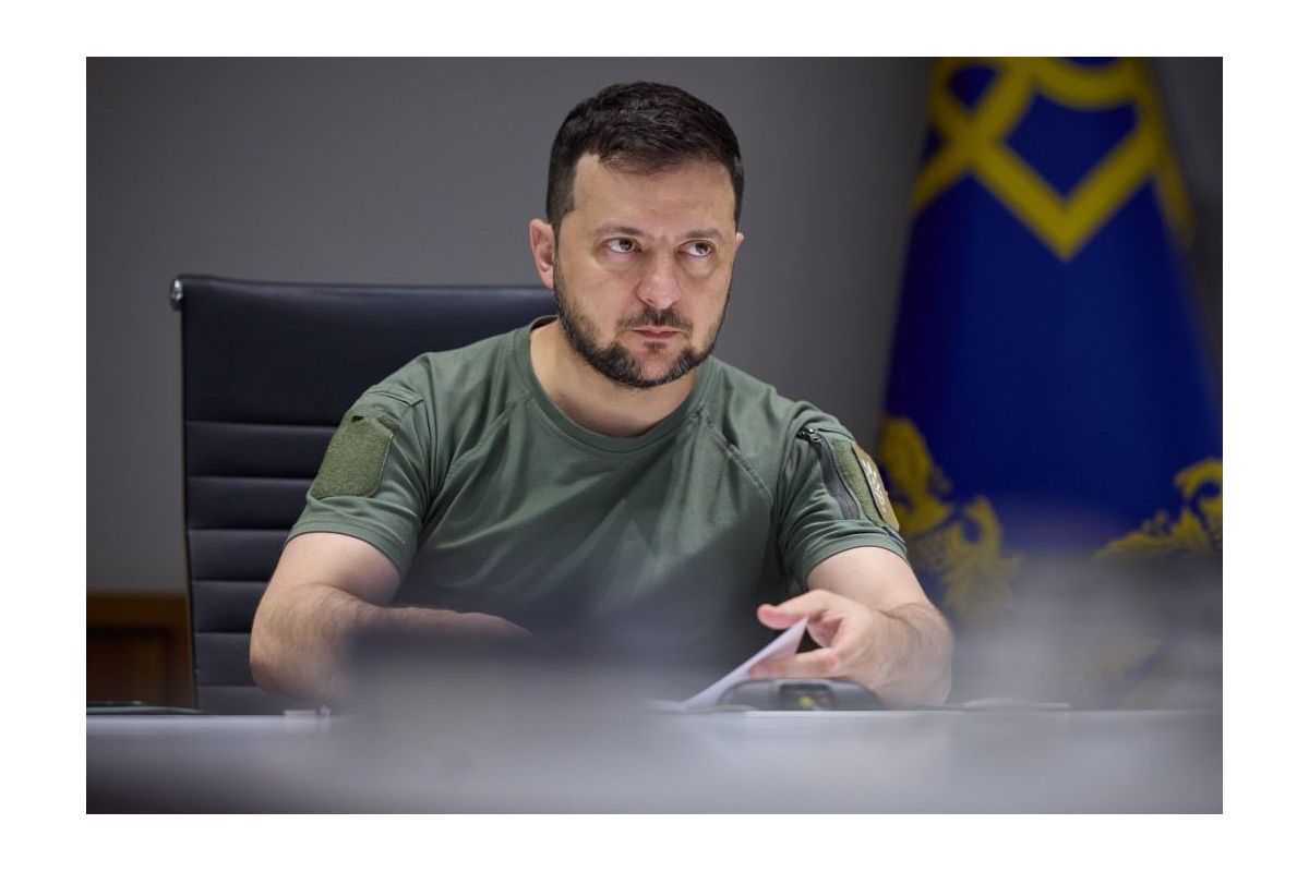 Президент України Володимир Зеленський подав до Парламенту законопроєкт, що пропонує змінити дати 3-х святкових днів Президент України Володимир Зеленський подав до Парламенту законопроєкт, що пропонує змінити дати 3-х святкових днів