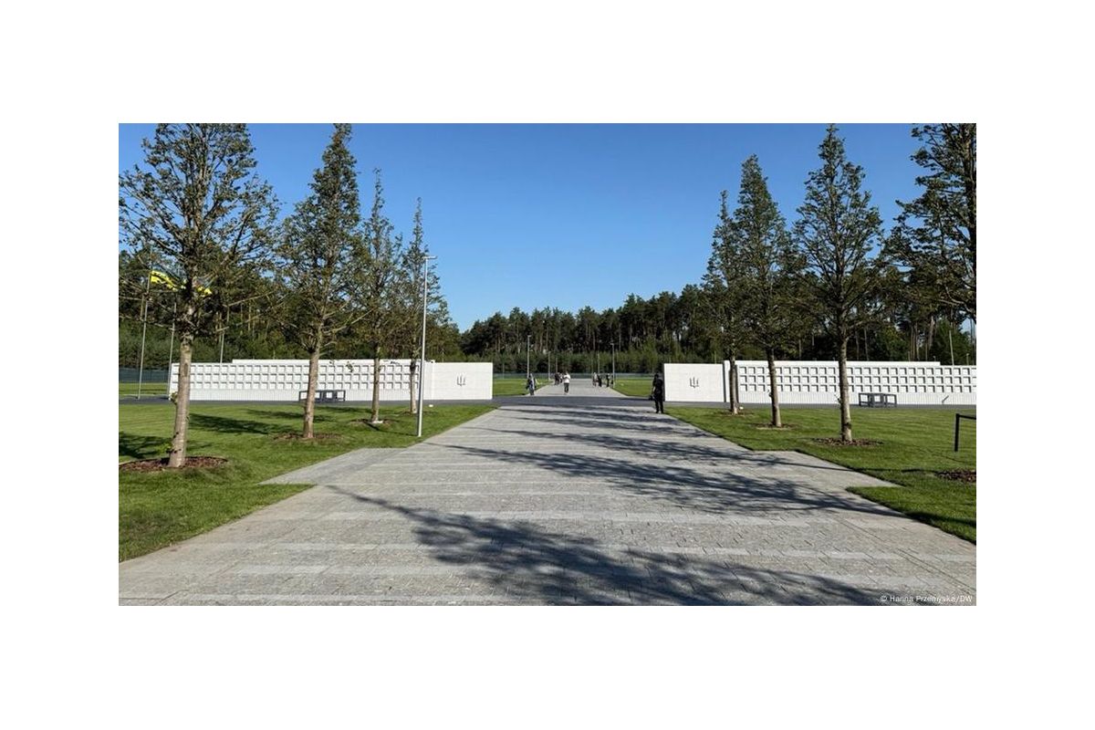 В Україні відкрили Національне військово-меморіальне кладовище В Україні відкрили Національне військово-меморіальне кладовище