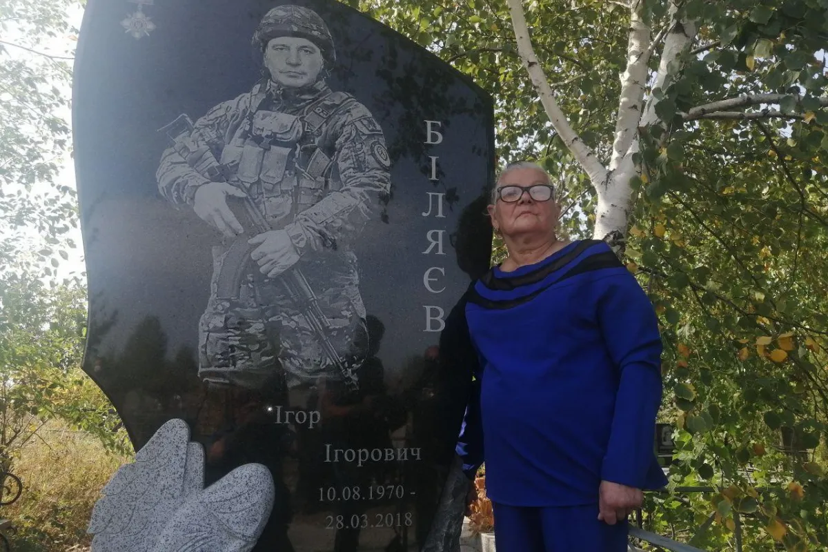 Борис Філатов забув про героя, і пам`ятник кіборгу Ігорю Біляєву встановили меценати 