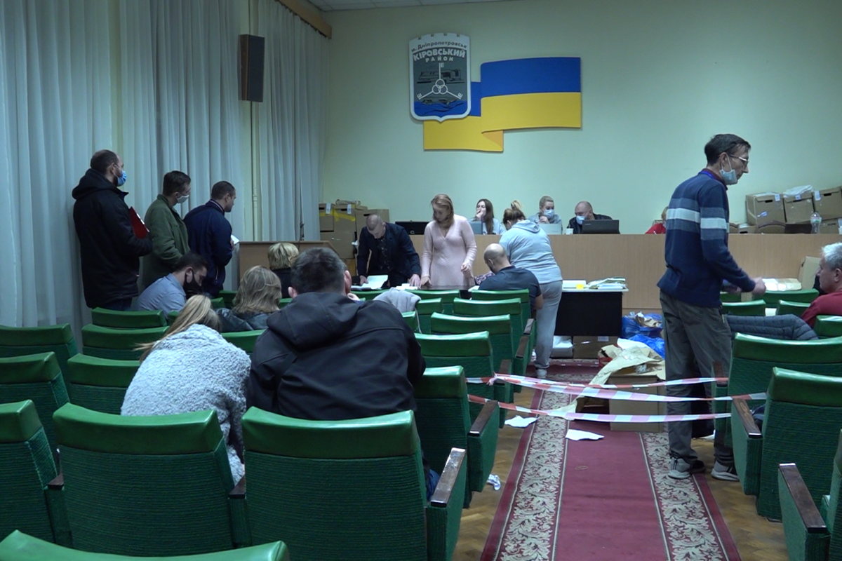 Порушення виборчого процесу виявили в одній із дніпровських ТВК Порушення виборчого процесу виявили в одній із дніпровських ТВК