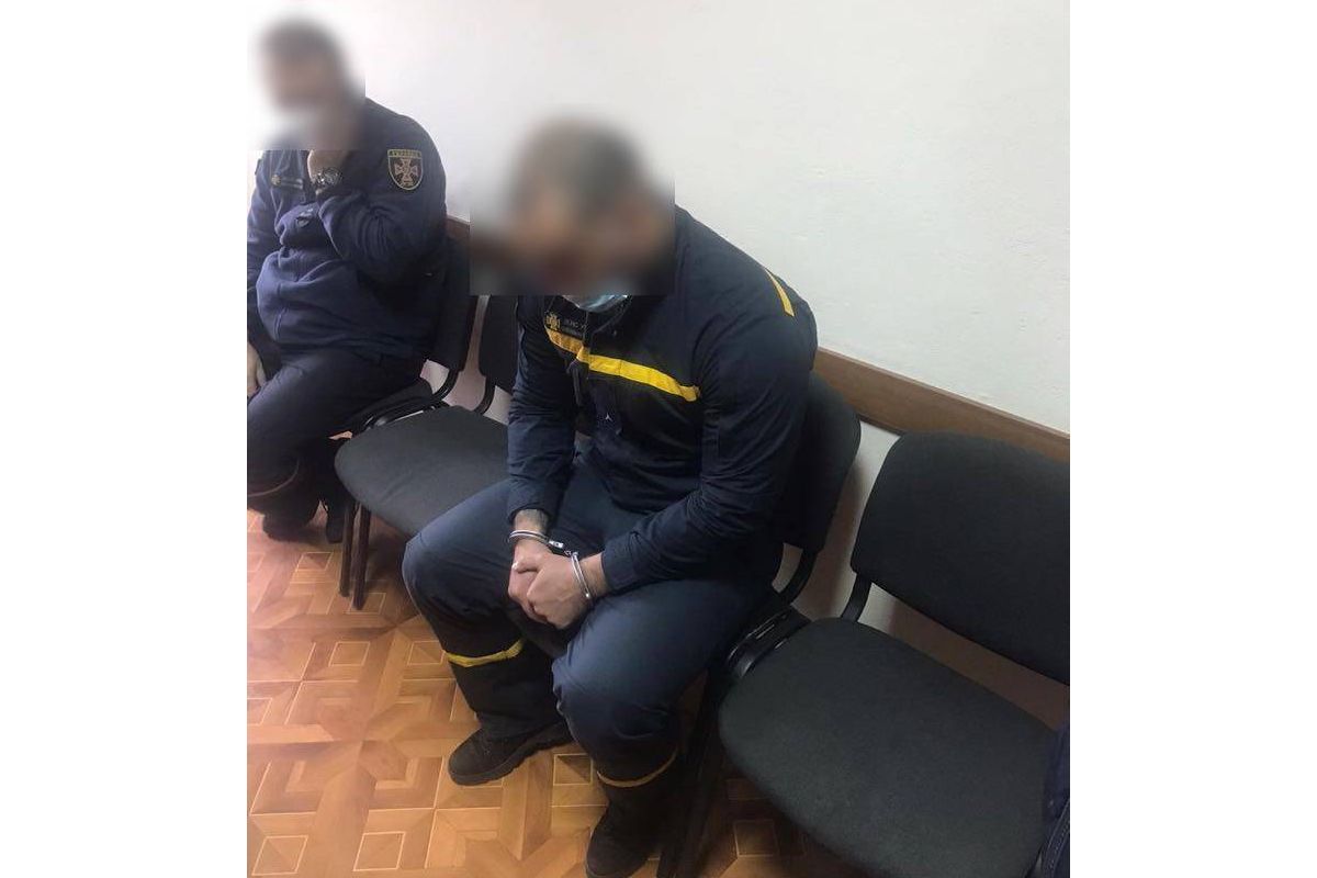 Пожежник з Дніпропетровщини разом зі спільниками підпалювали на замовлення елітні авто в Одесі Пожежник з Дніпропетровщини разом зі спільниками підпалювали на замовлення елітні авто в Одесі