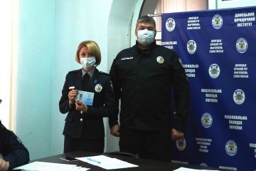 СПІВРОБІТНИКИ ДЮІ ОТРИМАЛИ ВІДОМЧІ ЗАОХОЧУВАЛЬНІ ВІДЗНАКИ НАЦІОНАЛЬНОЇ ПОЛІЦІЇ УКРАЇНИ СПІВРОБІТНИКИ ДЮІ ОТРИМАЛИ ВІДОМЧІ ЗАОХОЧУВАЛЬНІ ВІДЗНАКИ НАЦІОНАЛЬНОЇ ПОЛІЦІЇ УКРАЇНИ