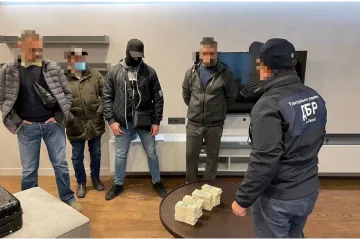 ​В Киеве задержали адвоката который хотел присвоить 400 тысяч долларов