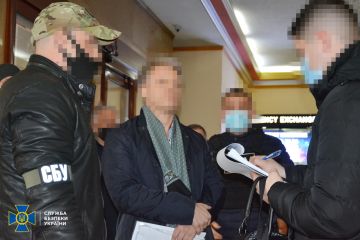 СБУ затримала «лобістів» шоу-бізнесу, які хотіли підкупити депутатів Верховної Ради СБУ затримала «лобістів» шоу-бізнесу, які хотіли підкупити депутатів Верховної Ради