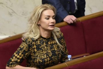 Нардеп Аллахвердиева после подарка на 5 млн грн продала свой Lexus вдвое дороже заявленной цены Нардеп Аллахвердиева после подарка на 5 млн грн продала свой Lexus вдвое дороже заявленной цены