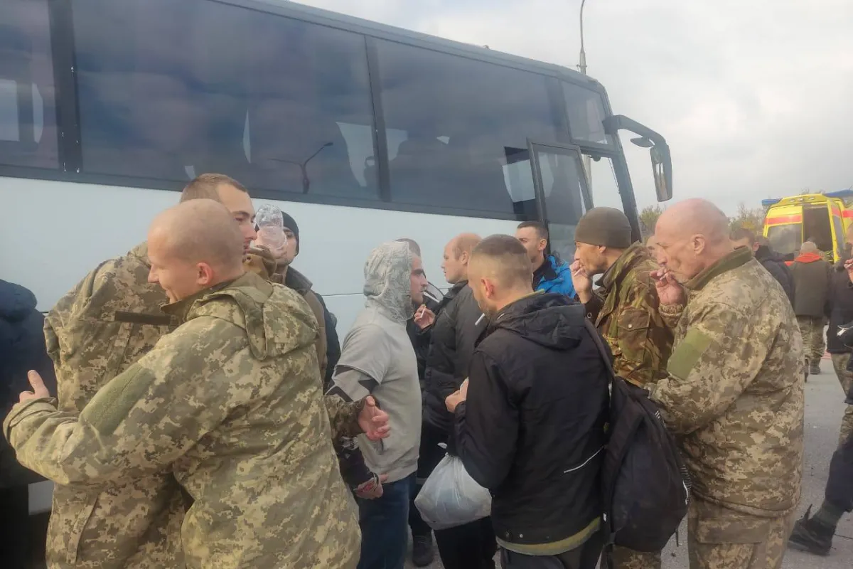 “Україна повернула з російського полону 52 людей — офіцерів, медиків, сержантів та солдат”, – повідомив керівник ОП Єрмак