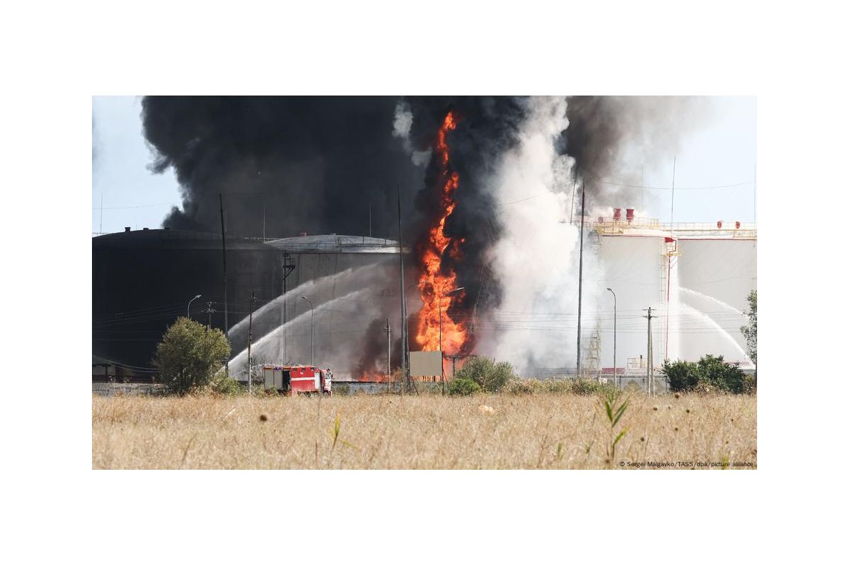 Дрони СБУ атакували нафтобази в Криму та знищили "Панцир-С2" Дрони СБУ атакували нафтобази в Криму та знищили "Панцир-С2"