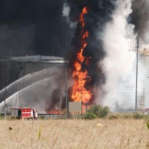 Дрони СБУ атакували нафтобази в Криму та знищили "Панцир-С2" Дрони СБУ атакували нафтобази в Криму та знищили "Панцир-С2"