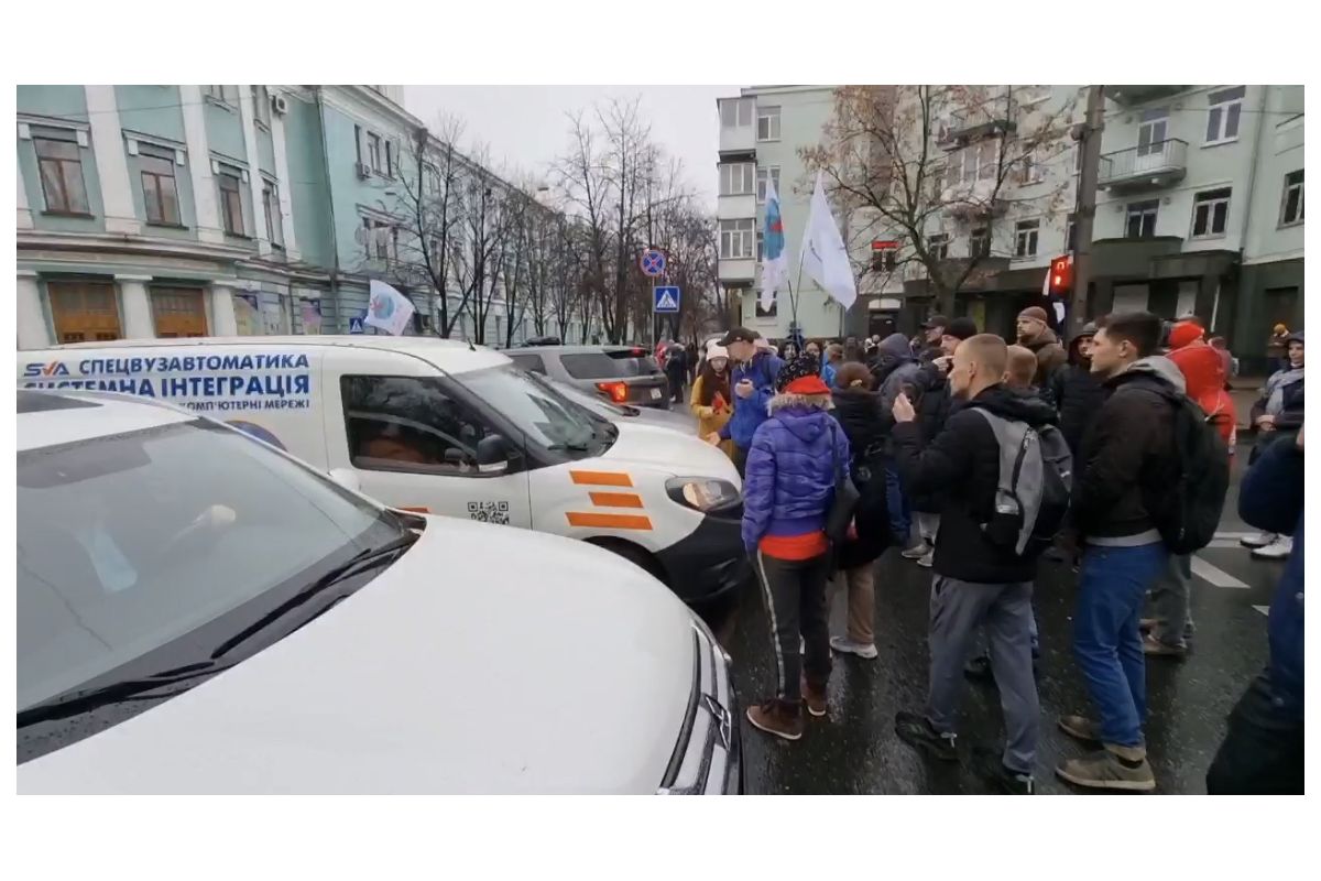Протест противників карантинних обмежень та антивакцинаторів. Новини та зміни щодо Covid-19 Протест противників карантинних обмежень та антивакцинаторів. Новини та зміни щодо Covid-19