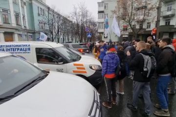 Протест противників карантинних обмежень та антивакцинаторів. Новини та зміни щодо Covid-19 Протест противників карантинних обмежень та антивакцинаторів. Новини та зміни щодо Covid-19