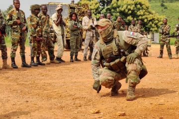 Невідомий літак скинув бомбу на базу «вагнерівців» у Центральній Африці  Невідомий літак скинув бомбу на базу «вагнерівців» у Центральній Африці