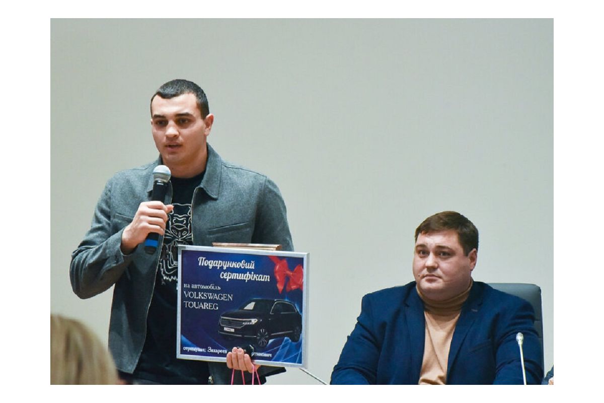 ЧЕМПІОНУ СВІТУ ЮРІЮ ЗАХАРЄЄВУ ПОДАРУВАЛИ АВТОМОБІЛЬ VOLKSWAGEN TOUAREG ЧЕМПІОНУ СВІТУ ЮРІЮ ЗАХАРЄЄВУ ПОДАРУВАЛИ АВТОМОБІЛЬ VOLKSWAGEN TOUAREG