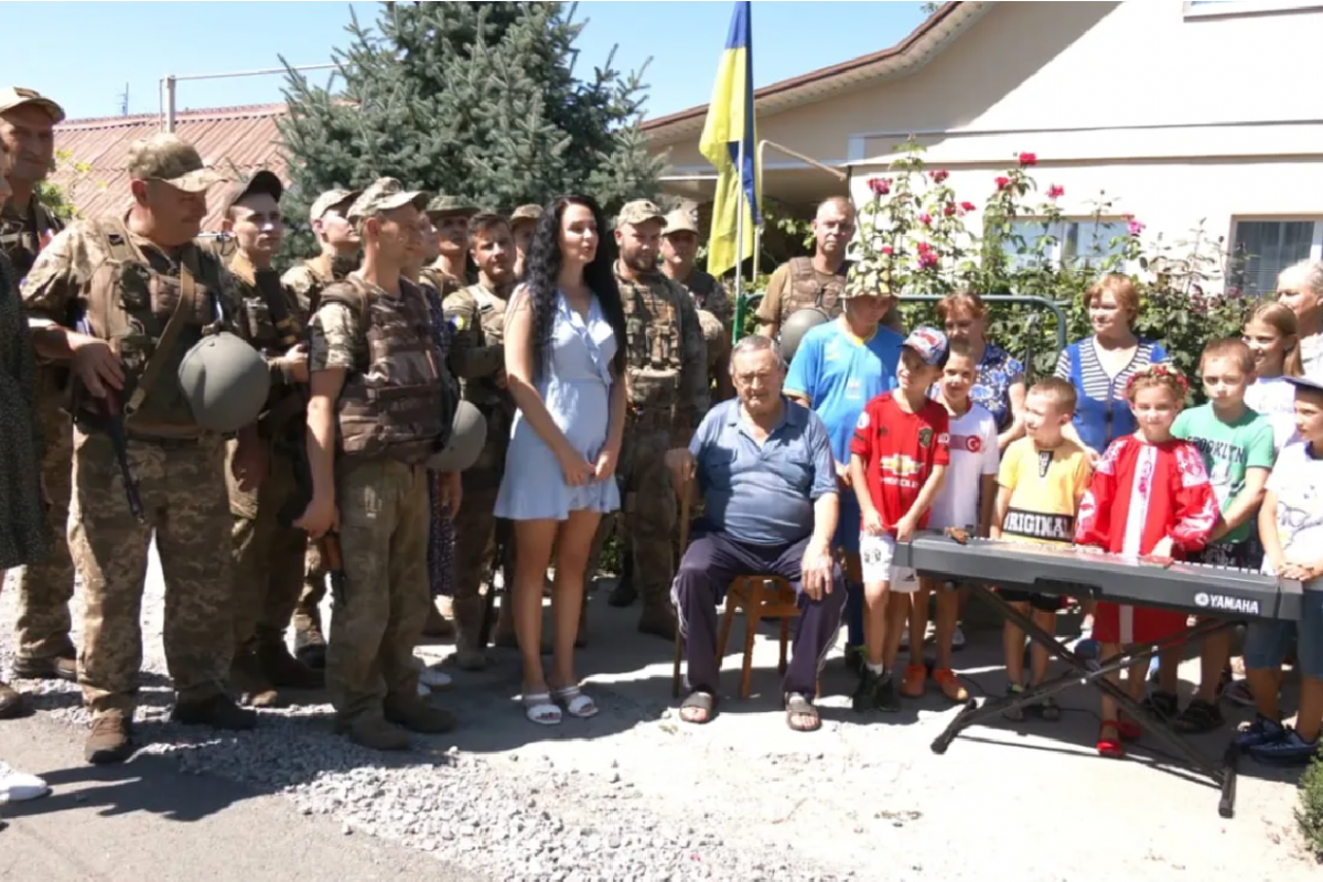 Наша громада пишається своєю військовою частиною : 115 Окрема механізована бригада ЗСУ: військові невтомно і безстрашно боронять Україну та нашу громаду від ворога Наша громада пишається своєю військовою частиною : 115 Окрема механізована бригада ЗСУ: військові невтомно і безстрашно боронять Україну та нашу громаду від ворога